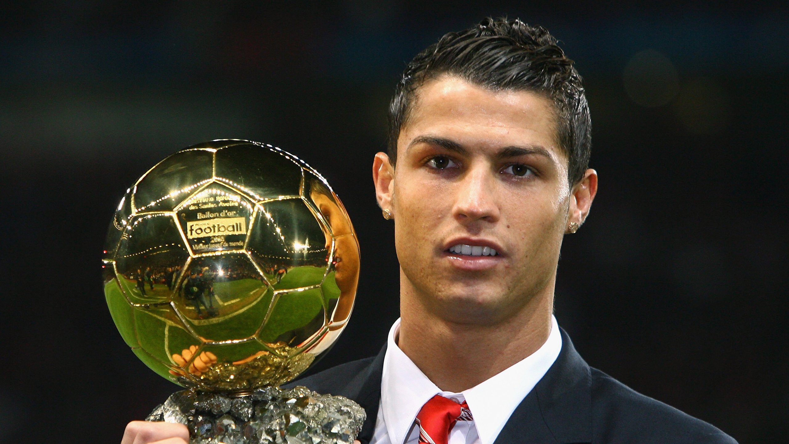 足球产业链延伸推动足球培训器材市场快速发展，足球器材公司